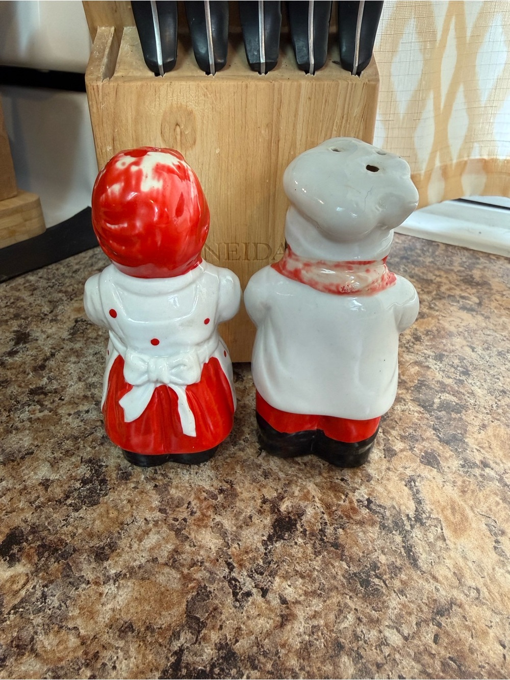 Vintage souvenir, salt and pepper shakers 1993 - Picture 5 of 13